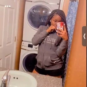 Meet your Posher, Briana